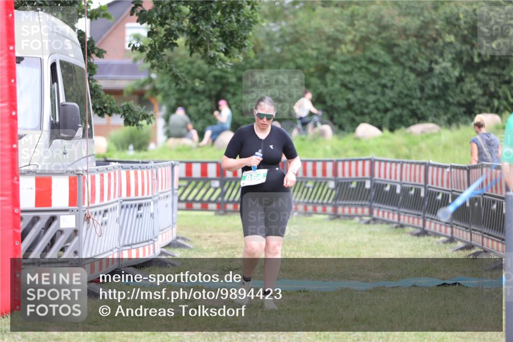 21.06.2026 - 29. Vierlanden-Triathlon Andreas Tolksdorf http://msf.ph/oto/9894423 21.06.2026 14:50:09 Ziel 864, 864 meine-sportfotos.de