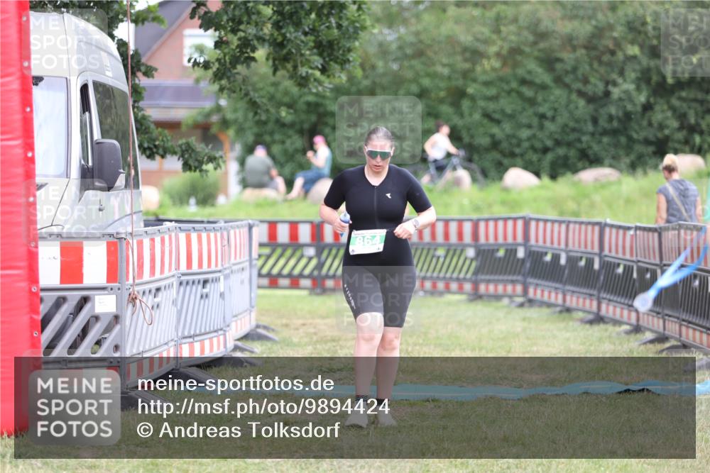 21.06.2026 - 29. Vierlanden-Triathlon Andreas Tolksdorf http://msf.ph/oto/9894424 21.06.2026 14:50:09 Ziel 864, 864 meine-sportfotos.de