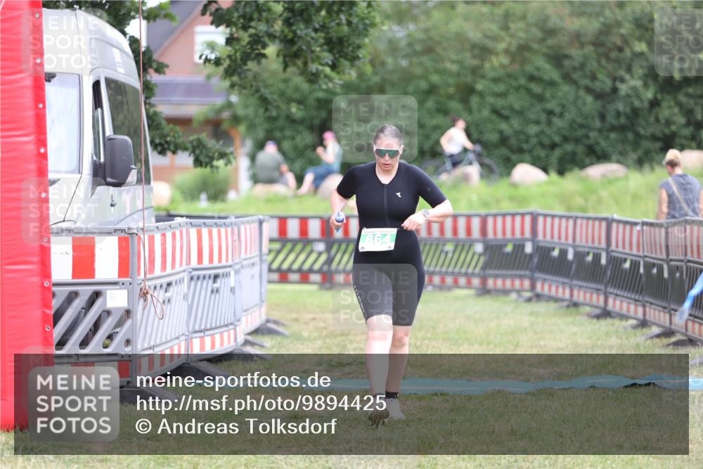 21.06.2026 - 29. Vierlanden-Triathlon Andreas Tolksdorf http://msf.ph/oto/9894425 21.06.2026 14:50:09 Ziel 864, 864 meine-sportfotos.de