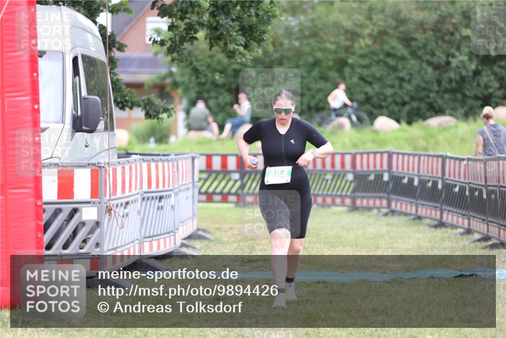21.06.2026 - 29. Vierlanden-Triathlon Andreas Tolksdorf http://msf.ph/oto/9894426 21.06.2026 14:50:09 Ziel 864, 864 meine-sportfotos.de
