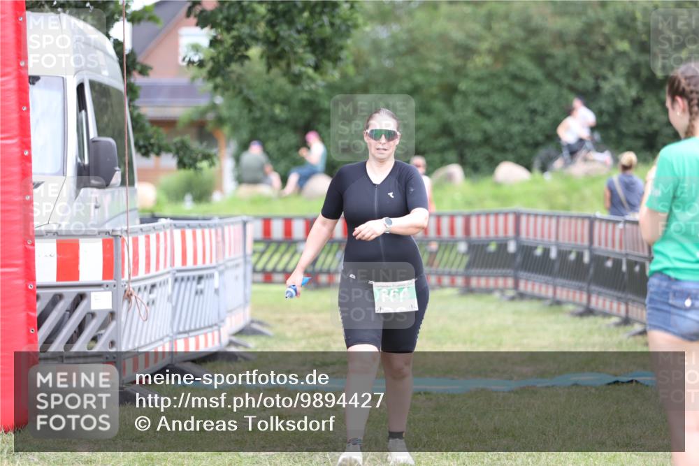 21.06.2026 - 29. Vierlanden-Triathlon Andreas Tolksdorf http://msf.ph/oto/9894427 21.06.2026 14:50:11 Ziel 864, 864 meine-sportfotos.de
