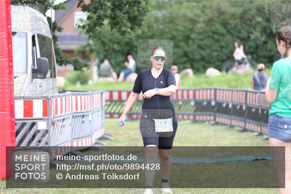 21.06.2026 - 29. Vierlanden-Triathlon Andreas Tolksdorf http://msf.ph/oto/9894428 21.06.2026 14:50:11 Ziel 864, 864 meine-sportfotos.de