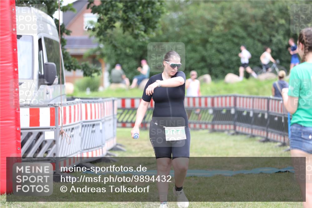 21.06.2026 - 29. Vierlanden-Triathlon Andreas Tolksdorf http://msf.ph/oto/9894432 21.06.2026 14:50:11 Ziel 864, 864 meine-sportfotos.de