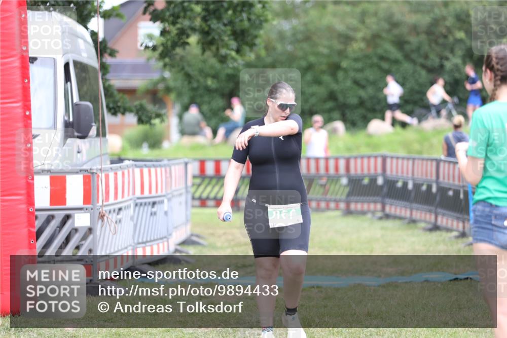 21.06.2026 - 29. Vierlanden-Triathlon Andreas Tolksdorf http://msf.ph/oto/9894433 21.06.2026 14:50:11 Ziel 864, 864 meine-sportfotos.de