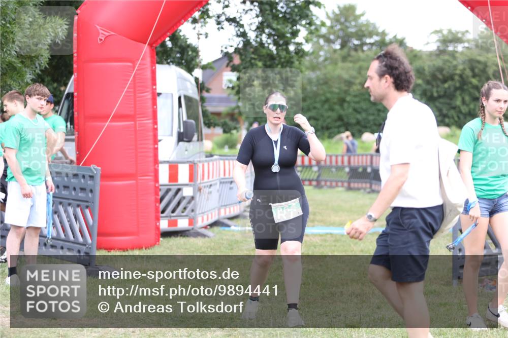 21.06.2026 - 29. Vierlanden-Triathlon Andreas Tolksdorf http://msf.ph/oto/9894441 21.06.2026 14:50:17 Ziel  meine-sportfotos.de