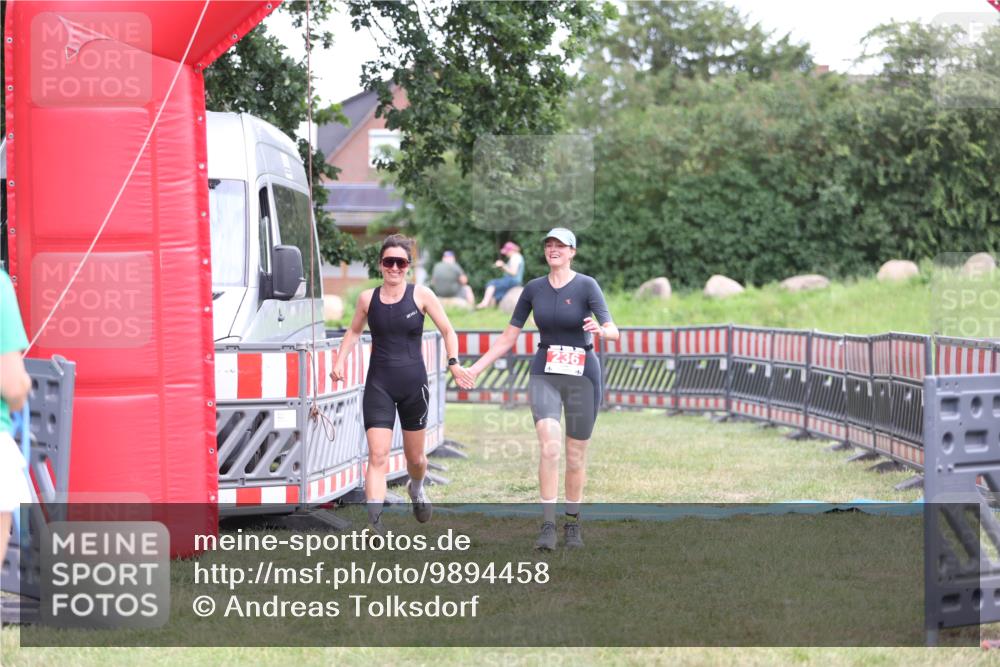 21.06.2026 - 29. Vierlanden-Triathlon Andreas Tolksdorf http://msf.ph/oto/9894458 21.06.2026 14:50:49 Ziel 236, 236 meine-sportfotos.de