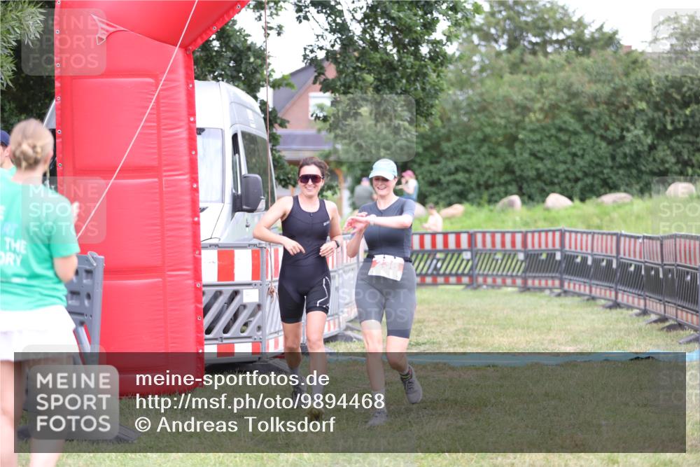21.06.2026 - 29. Vierlanden-Triathlon Andreas Tolksdorf http://msf.ph/oto/9894468 21.06.2026 14:50:50 Ziel 236, 236 meine-sportfotos.de