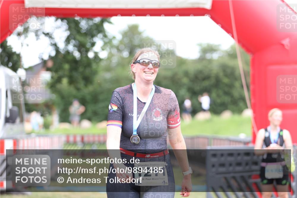 21.06.2026 - 29. Vierlanden-Triathlon Andreas Tolksdorf http://msf.ph/oto/9894485 21.06.2026 14:55:46 Ziel  meine-sportfotos.de