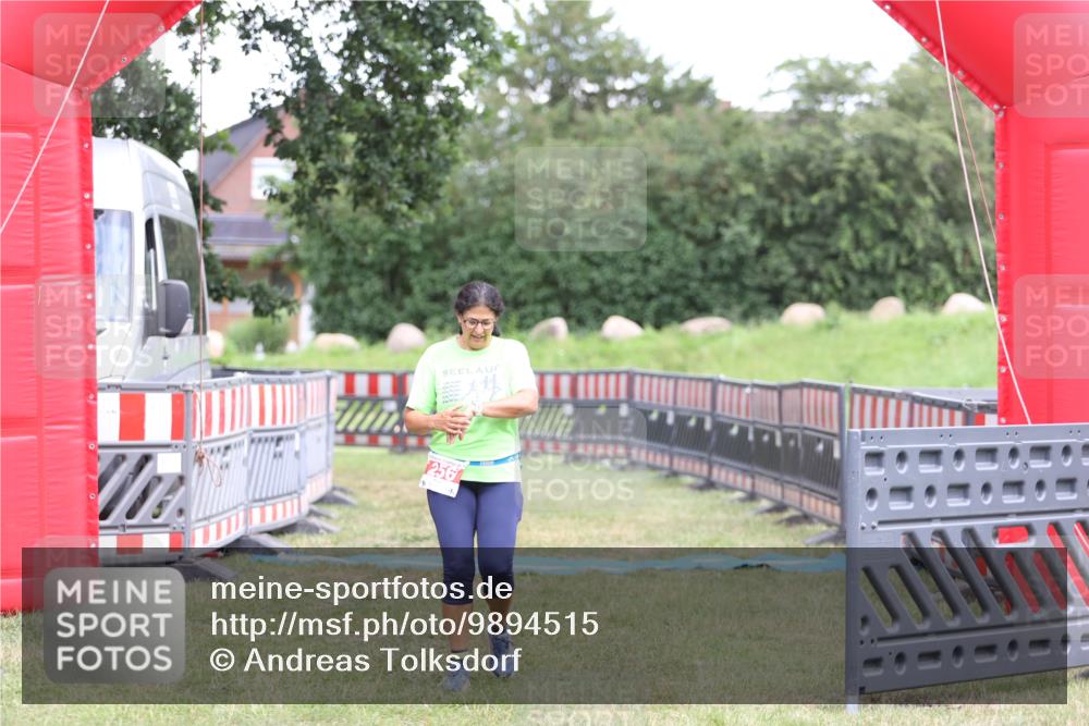 21.06.2026 - 29. Vierlanden-Triathlon Andreas Tolksdorf http://msf.ph/oto/9894515 21.06.2026 15:00:33 Ziel 256, 256 meine-sportfotos.de