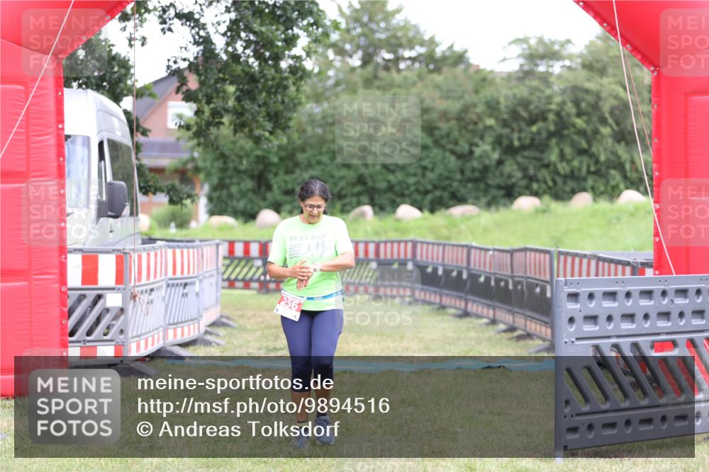 21.06.2026 - 29. Vierlanden-Triathlon Andreas Tolksdorf http://msf.ph/oto/9894516 21.06.2026 15:00:33 Ziel 256, 256 meine-sportfotos.de