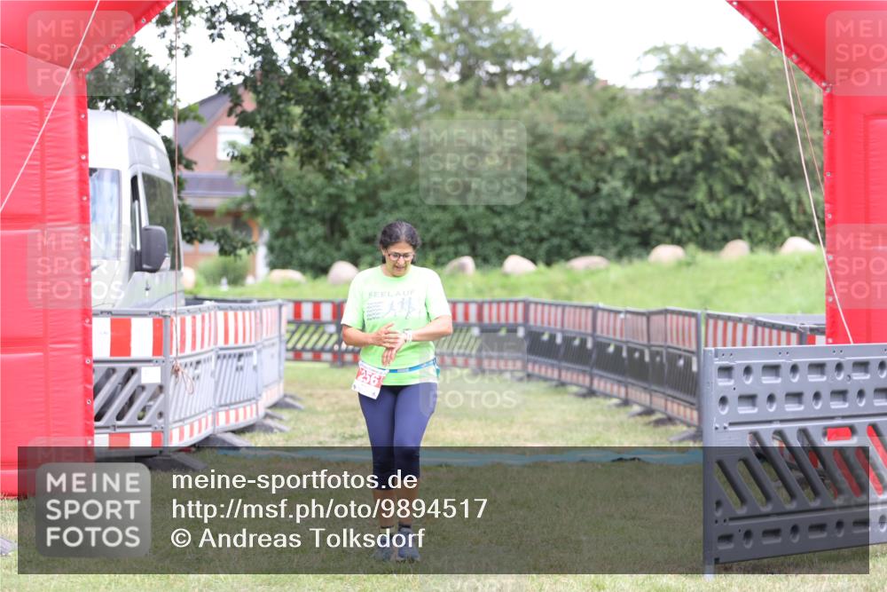 21.06.2026 - 29. Vierlanden-Triathlon Andreas Tolksdorf http://msf.ph/oto/9894517 21.06.2026 15:00:33 Ziel 256, 256 meine-sportfotos.de