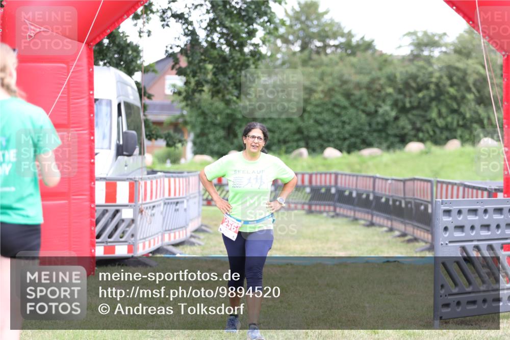 21.06.2026 - 29. Vierlanden-Triathlon Andreas Tolksdorf http://msf.ph/oto/9894520 21.06.2026 15:00:34 Ziel 256, 256 meine-sportfotos.de