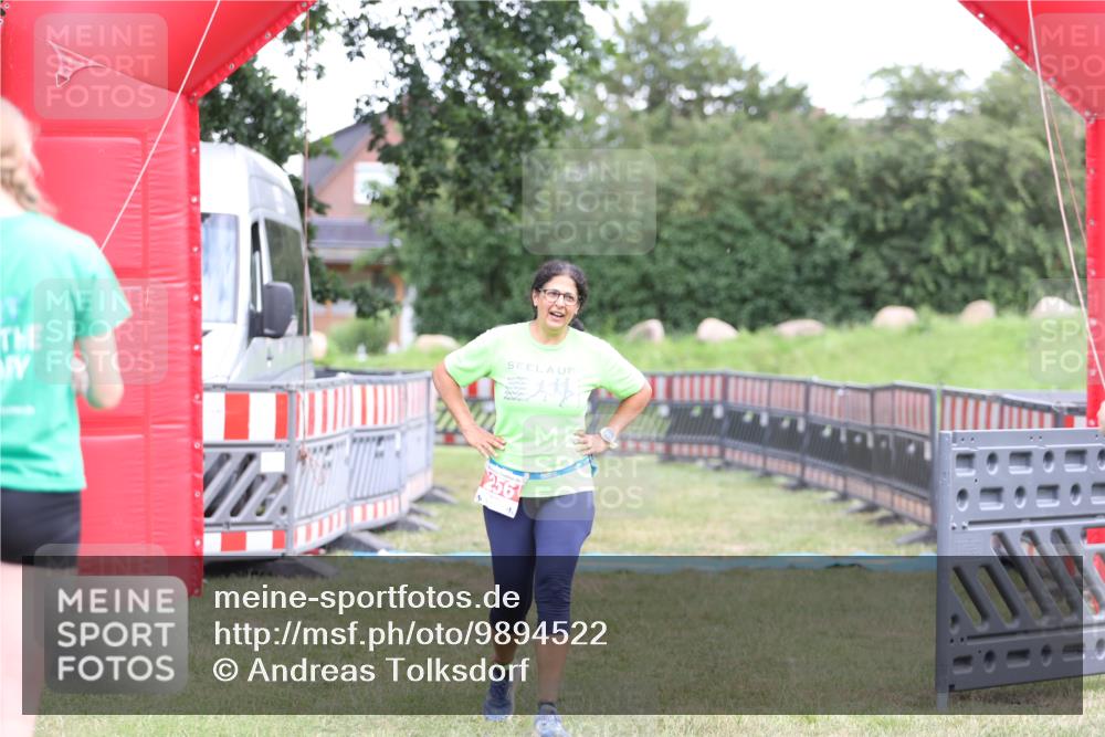 21.06.2026 - 29. Vierlanden-Triathlon Andreas Tolksdorf http://msf.ph/oto/9894522 21.06.2026 15:00:34 Ziel 256, 256 meine-sportfotos.de
