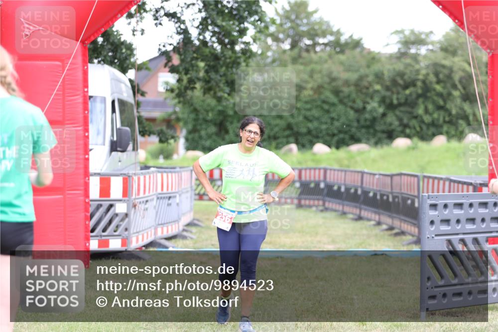 21.06.2026 - 29. Vierlanden-Triathlon Andreas Tolksdorf http://msf.ph/oto/9894523 21.06.2026 15:00:34 Ziel 256, 256 meine-sportfotos.de