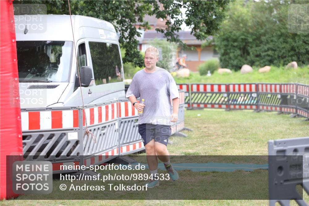 21.06.2026 - 29. Vierlanden-Triathlon Andreas Tolksdorf http://msf.ph/oto/9894533 21.06.2026 15:03:26 Ziel 736, 736 meine-sportfotos.de