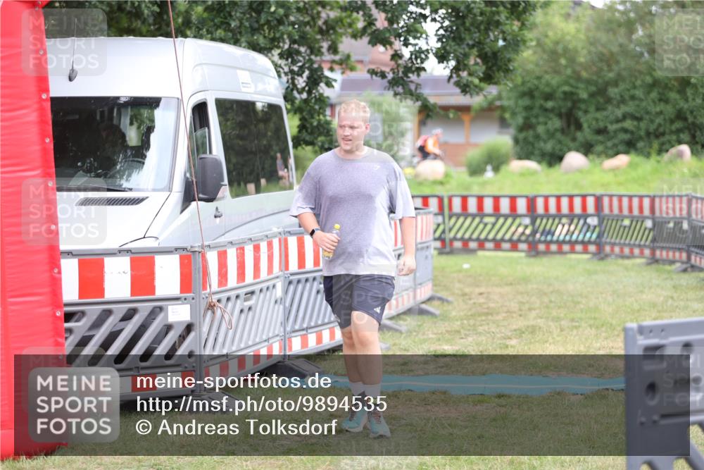 21.06.2026 - 29. Vierlanden-Triathlon Andreas Tolksdorf http://msf.ph/oto/9894535 21.06.2026 15:03:26 Ziel 736, 736 meine-sportfotos.de
