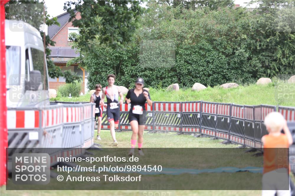 21.06.2026 - 29. Vierlanden-Triathlon Andreas Tolksdorf http://msf.ph/oto/9894540 21.06.2026 15:05:03 Ziel 255, 1245, 1246, 255, 1245, 1246 meine-sportfotos.de