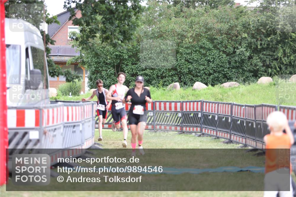 21.06.2026 - 29. Vierlanden-Triathlon Andreas Tolksdorf http://msf.ph/oto/9894546 21.06.2026 15:05:03 Ziel 255, 1245, 1246, 255, 1245, 1246 meine-sportfotos.de