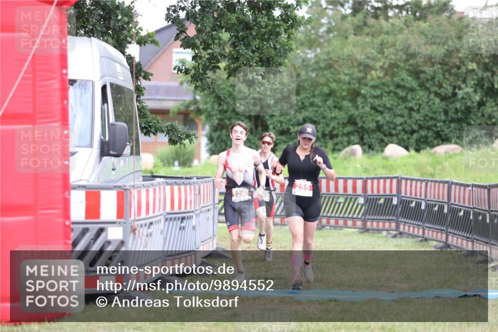 21.06.2026 - 29. Vierlanden-Triathlon Andreas Tolksdorf http://msf.ph/oto/9894552 21.06.2026 15:05:04 Ziel 255, 1245, 1246, 255, 1245, 1246 meine-sportfotos.de