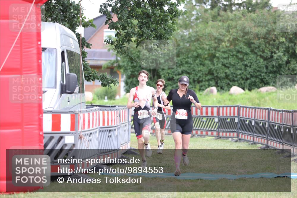 21.06.2026 - 29. Vierlanden-Triathlon Andreas Tolksdorf http://msf.ph/oto/9894553 21.06.2026 15:05:04 Ziel 255, 1245, 1246, 255, 1245, 1246 meine-sportfotos.de