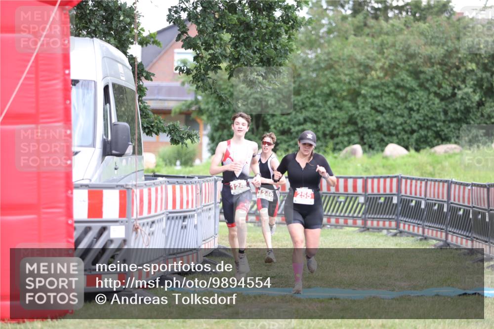 21.06.2026 - 29. Vierlanden-Triathlon Andreas Tolksdorf http://msf.ph/oto/9894554 21.06.2026 15:05:04 Ziel 255, 1245, 1246, 255, 1245, 1246 meine-sportfotos.de