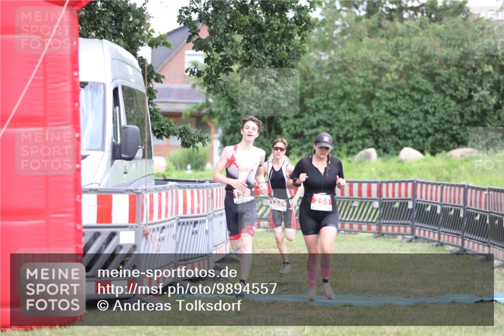 21.06.2026 - 29. Vierlanden-Triathlon Andreas Tolksdorf http://msf.ph/oto/9894557 21.06.2026 15:05:04 Ziel 255, 1245, 1246, 255, 1245, 1246 meine-sportfotos.de