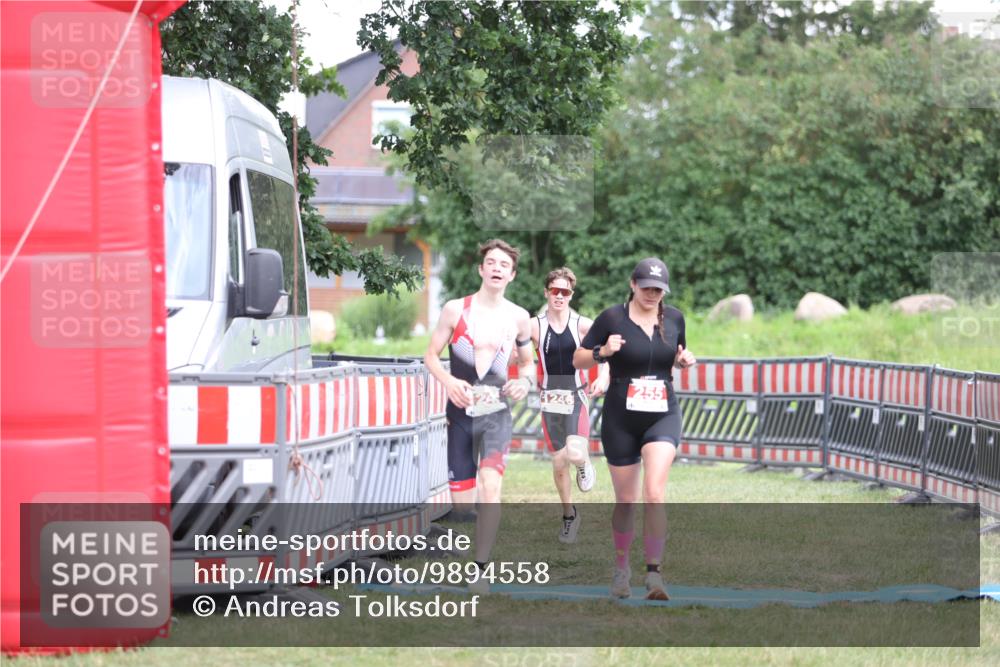 21.06.2026 - 29. Vierlanden-Triathlon Andreas Tolksdorf http://msf.ph/oto/9894558 21.06.2026 15:05:04 Ziel 255, 1245, 1246, 255, 1245, 1246 meine-sportfotos.de