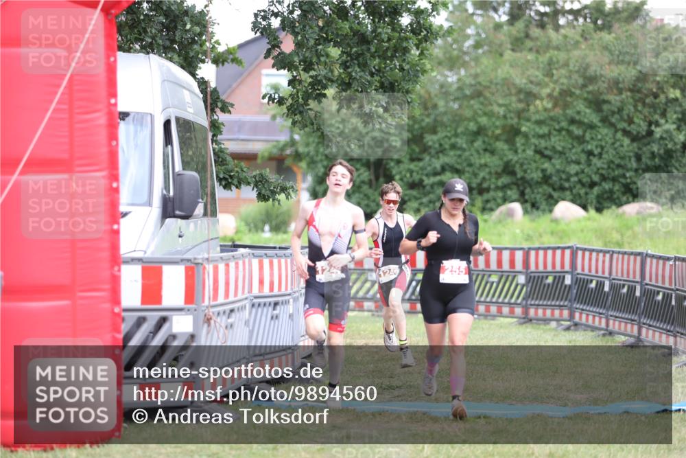 21.06.2026 - 29. Vierlanden-Triathlon Andreas Tolksdorf http://msf.ph/oto/9894560 21.06.2026 15:05:04 Ziel 255, 1245, 1246, 255, 1245, 1246 meine-sportfotos.de
