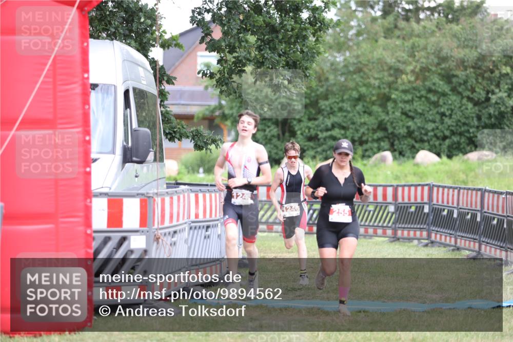 21.06.2026 - 29. Vierlanden-Triathlon Andreas Tolksdorf http://msf.ph/oto/9894562 21.06.2026 15:05:05 Ziel 255, 1245, 1246, 255, 1245, 1246 meine-sportfotos.de