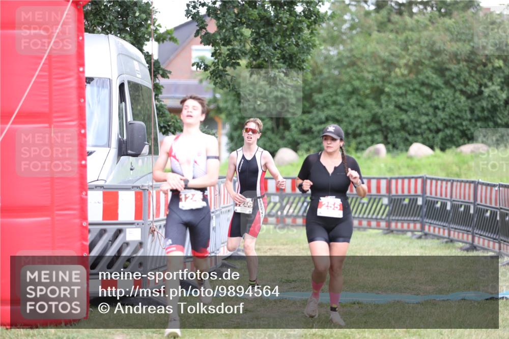 21.06.2026 - 29. Vierlanden-Triathlon Andreas Tolksdorf http://msf.ph/oto/9894564 21.06.2026 15:05:05 Ziel 255, 1245, 1246, 255, 1245, 1246 meine-sportfotos.de