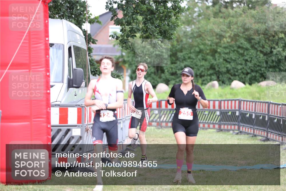21.06.2026 - 29. Vierlanden-Triathlon Andreas Tolksdorf http://msf.ph/oto/9894565 21.06.2026 15:05:05 Ziel 255, 1245, 1246, 255, 1245, 1246 meine-sportfotos.de