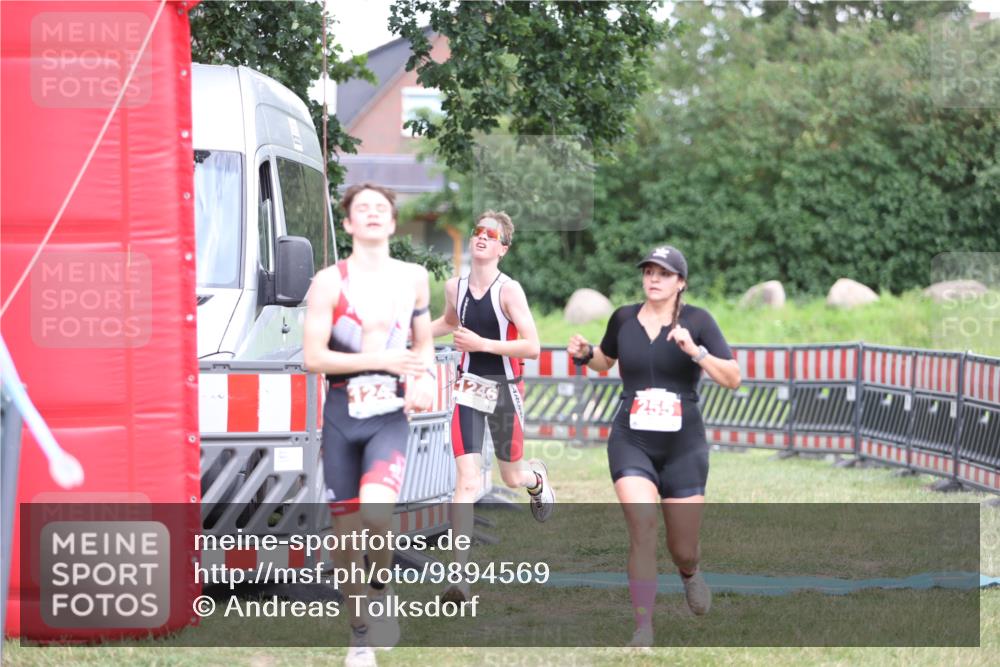 21.06.2026 - 29. Vierlanden-Triathlon Andreas Tolksdorf http://msf.ph/oto/9894569 21.06.2026 15:05:06 Ziel 255, 1245, 1246, 255, 1245, 1246 meine-sportfotos.de