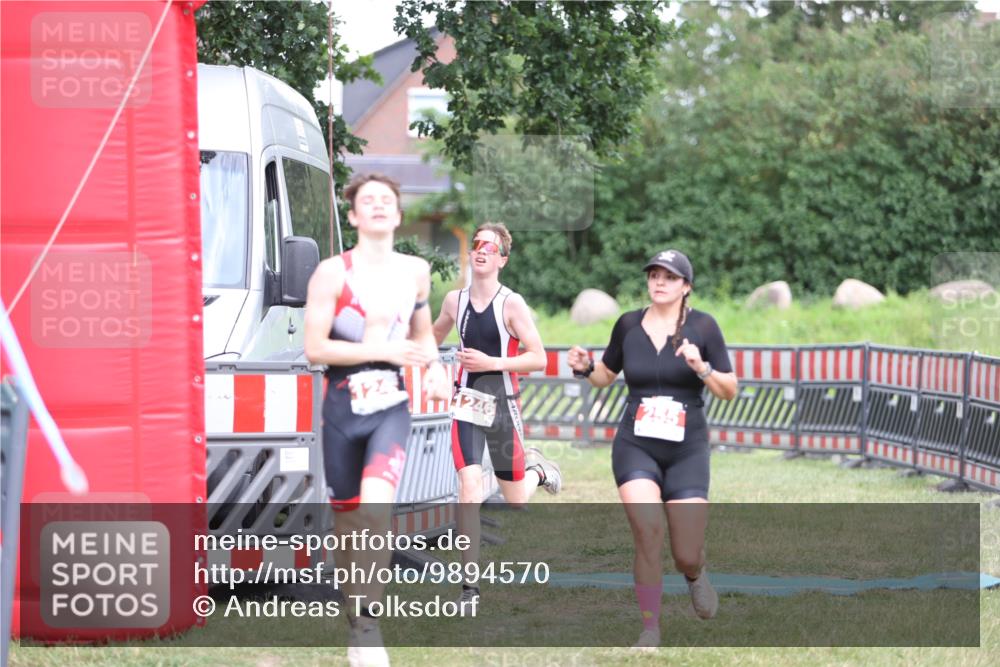 21.06.2026 - 29. Vierlanden-Triathlon Andreas Tolksdorf http://msf.ph/oto/9894570 21.06.2026 15:05:06 Ziel 255, 1245, 1246, 255, 1245, 1246 meine-sportfotos.de