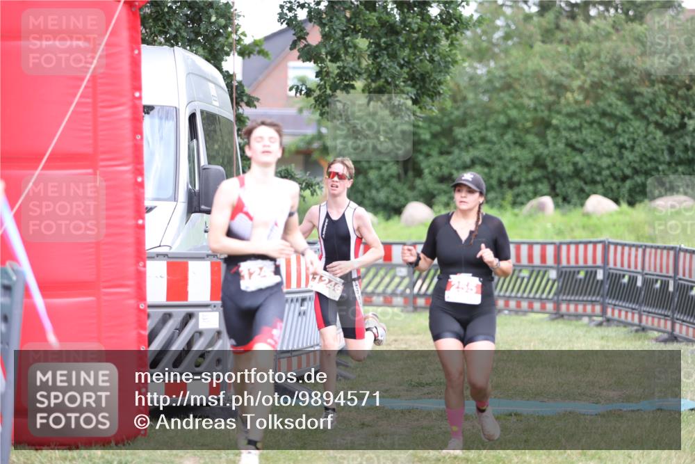 21.06.2026 - 29. Vierlanden-Triathlon Andreas Tolksdorf http://msf.ph/oto/9894571 21.06.2026 15:05:06 Ziel 255, 1245, 1246, 255, 1245, 1246 meine-sportfotos.de