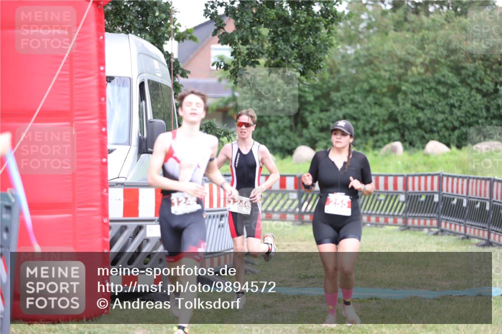 21.06.2026 - 29. Vierlanden-Triathlon Andreas Tolksdorf http://msf.ph/oto/9894572 21.06.2026 15:05:06 Ziel 255, 1245, 1246, 255, 1245, 1246 meine-sportfotos.de