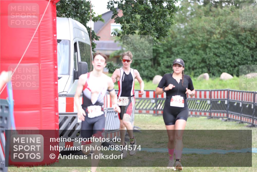 21.06.2026 - 29. Vierlanden-Triathlon Andreas Tolksdorf http://msf.ph/oto/9894574 21.06.2026 15:05:06 Ziel 255, 1245, 1246, 255, 1245, 1246 meine-sportfotos.de