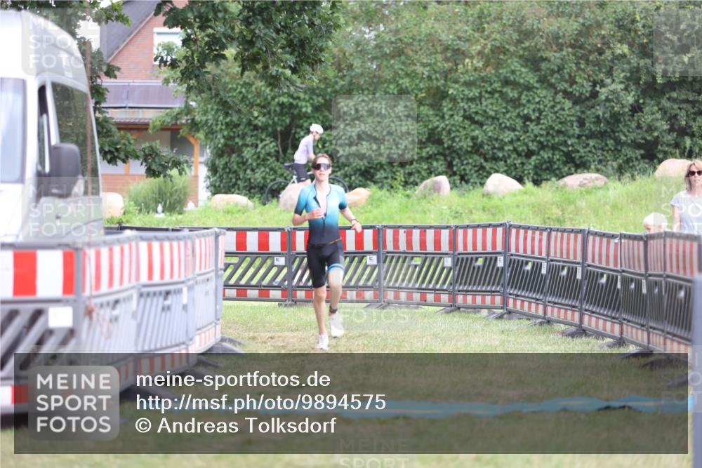 21.06.2026 - 29. Vierlanden-Triathlon Andreas Tolksdorf http://msf.ph/oto/9894575 21.06.2026 15:05:31 Ziel 1252, 1252 meine-sportfotos.de