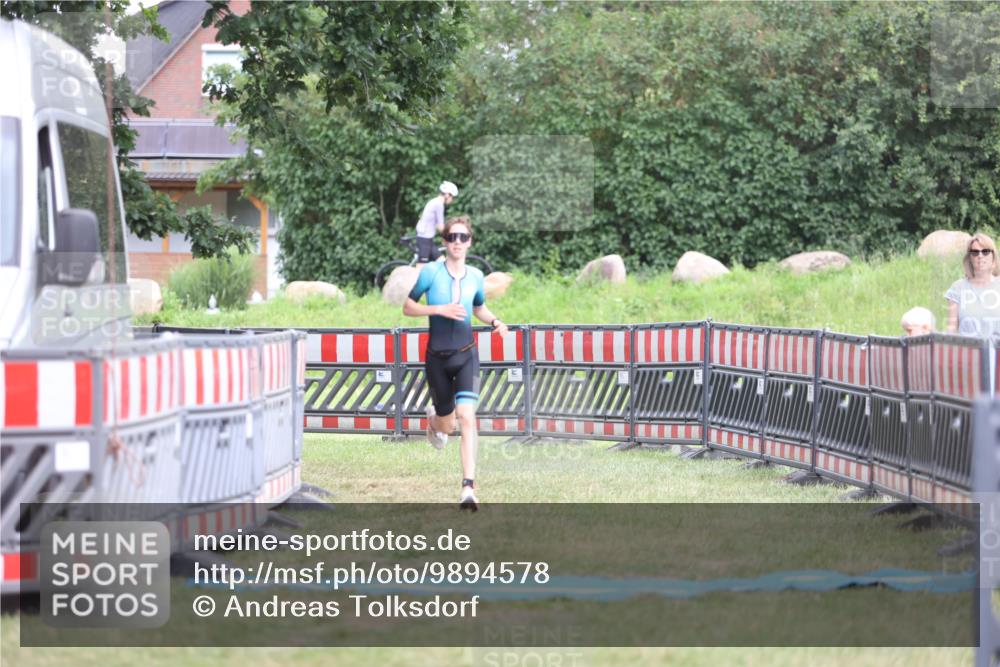 21.06.2026 - 29. Vierlanden-Triathlon Andreas Tolksdorf http://msf.ph/oto/9894578 21.06.2026 15:05:31 Ziel 1252, 1252 meine-sportfotos.de