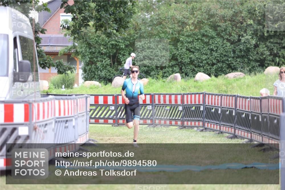21.06.2026 - 29. Vierlanden-Triathlon Andreas Tolksdorf http://msf.ph/oto/9894580 21.06.2026 15:05:31 Ziel 1252, 1252 meine-sportfotos.de