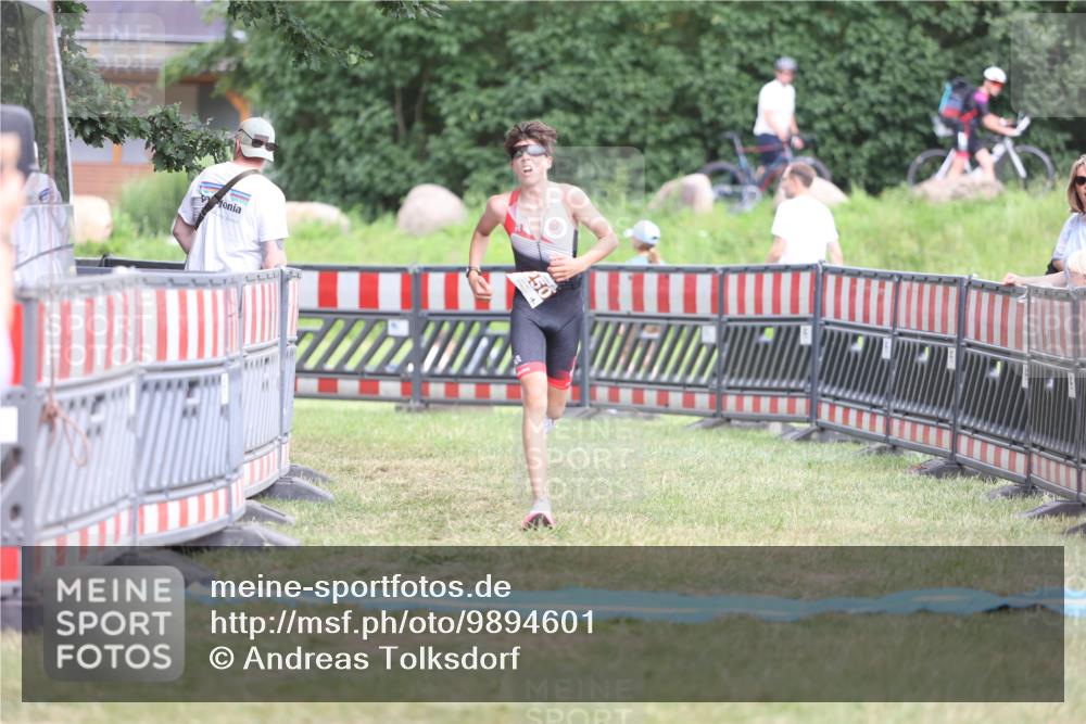 21.06.2026 - 29. Vierlanden-Triathlon Andreas Tolksdorf http://msf.ph/oto/9894601 21.06.2026 15:06:02 Ziel 1250, 1250 meine-sportfotos.de