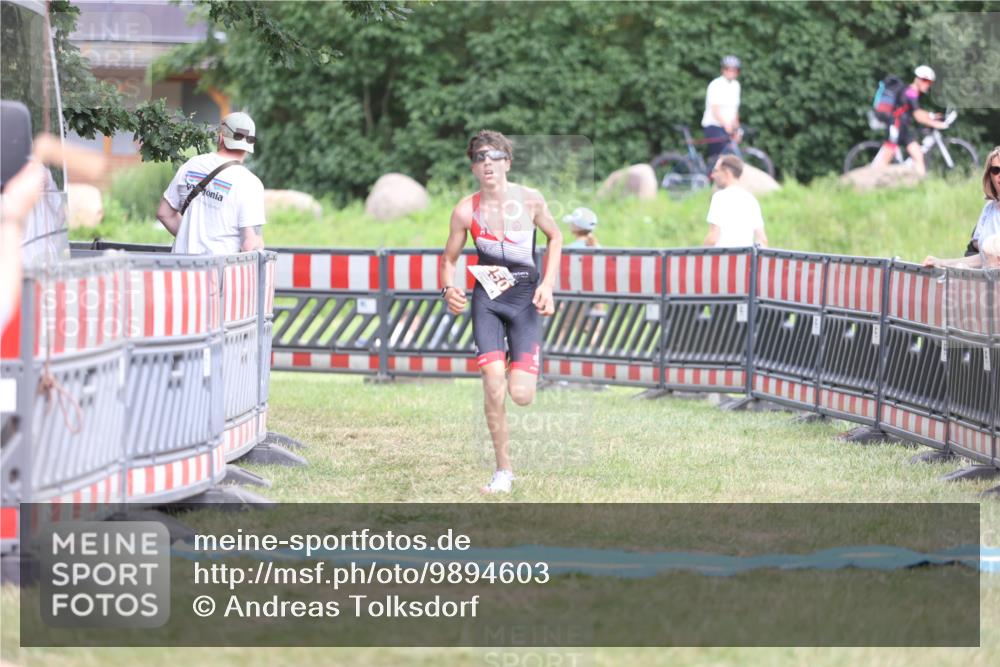 21.06.2026 - 29. Vierlanden-Triathlon Andreas Tolksdorf http://msf.ph/oto/9894603 21.06.2026 15:06:02 Ziel 1250, 1250 meine-sportfotos.de