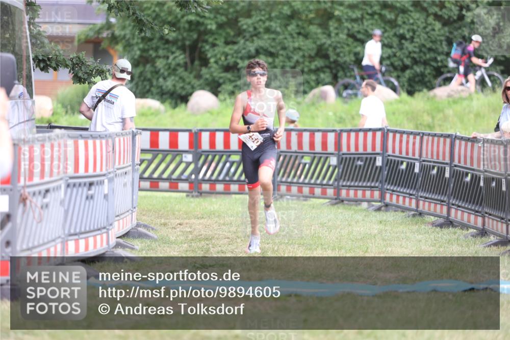 21.06.2026 - 29. Vierlanden-Triathlon Andreas Tolksdorf http://msf.ph/oto/9894605 21.06.2026 15:06:02 Ziel 1250, 1250 meine-sportfotos.de