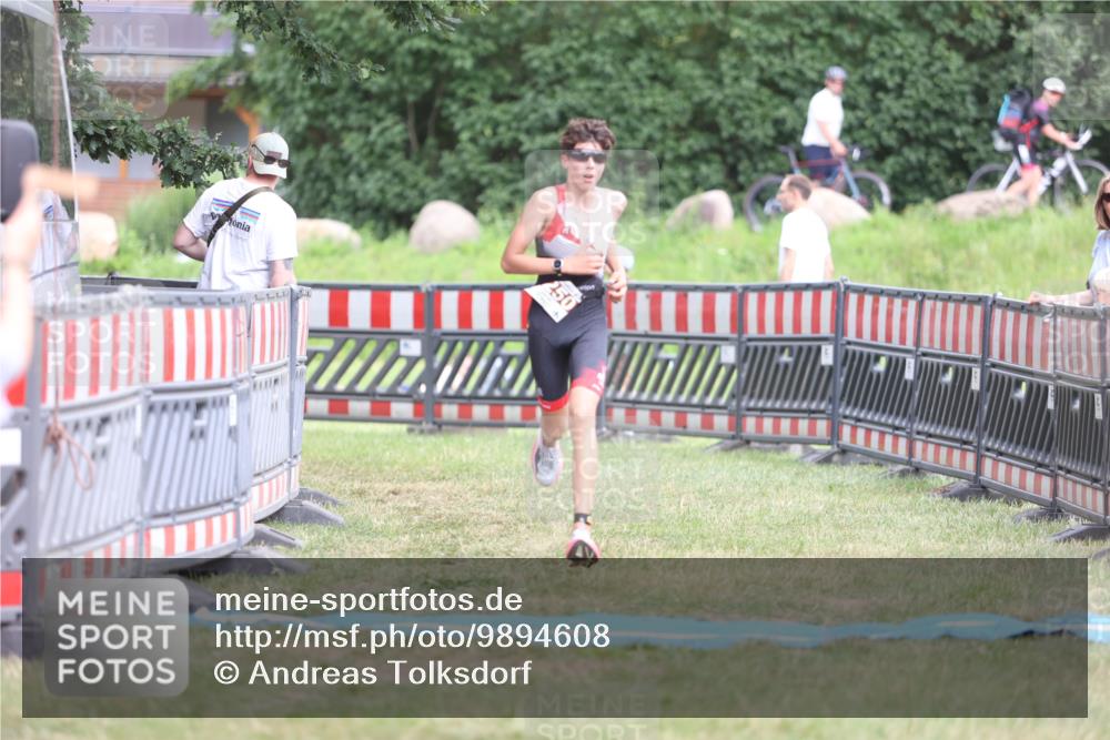 21.06.2026 - 29. Vierlanden-Triathlon Andreas Tolksdorf http://msf.ph/oto/9894608 21.06.2026 15:06:02 Ziel 1250, 1250 meine-sportfotos.de