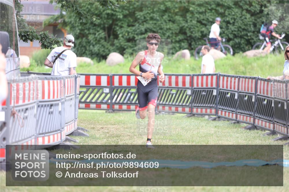21.06.2026 - 29. Vierlanden-Triathlon Andreas Tolksdorf http://msf.ph/oto/9894609 21.06.2026 15:06:02 Ziel 1250, 1250 meine-sportfotos.de