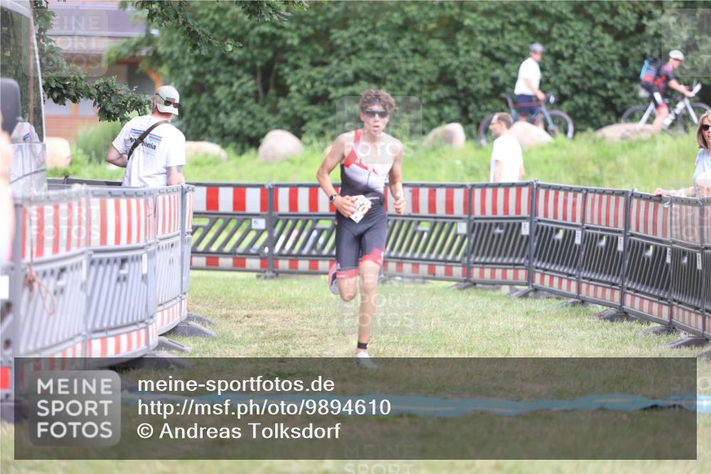 21.06.2026 - 29. Vierlanden-Triathlon Andreas Tolksdorf http://msf.ph/oto/9894610 21.06.2026 15:06:02 Ziel 1250, 1250 meine-sportfotos.de