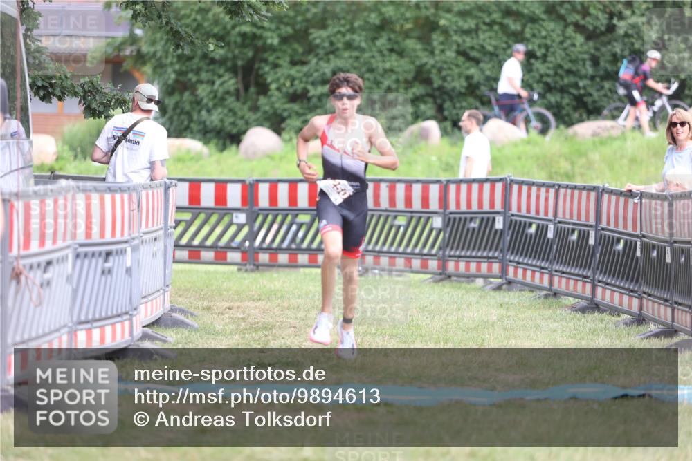 21.06.2026 - 29. Vierlanden-Triathlon Andreas Tolksdorf http://msf.ph/oto/9894613 21.06.2026 15:06:02 Ziel 1250, 1250 meine-sportfotos.de