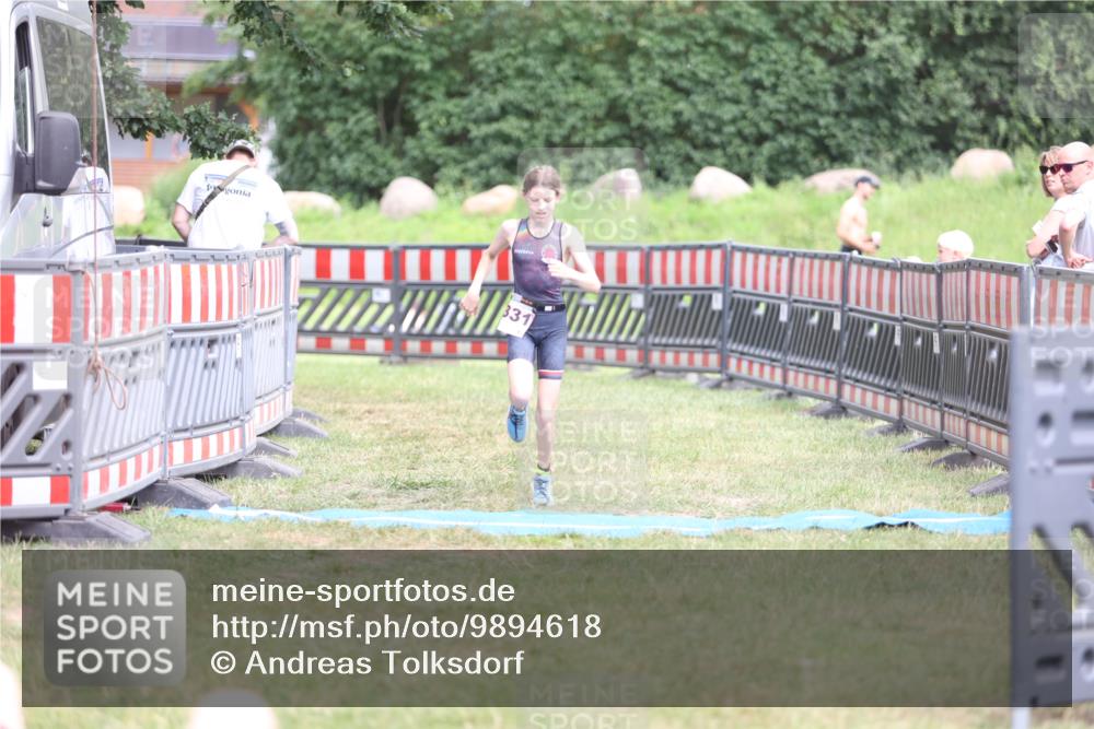 21.06.2026 - 29. Vierlanden-Triathlon Andreas Tolksdorf http://msf.ph/oto/9894618 21.06.2026 15:06:45 Ziel 1331, 1331 meine-sportfotos.de