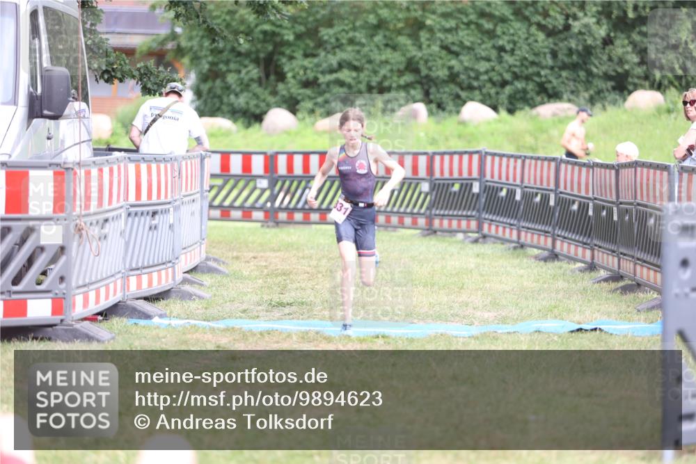 21.06.2026 - 29. Vierlanden-Triathlon Andreas Tolksdorf http://msf.ph/oto/9894623 21.06.2026 15:06:45 Ziel 1331, 1331 meine-sportfotos.de