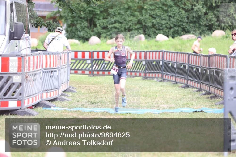 21.06.2026 - 29. Vierlanden-Triathlon Andreas Tolksdorf http://msf.ph/oto/9894625 21.06.2026 15:06:45 Ziel 1331, 1331 meine-sportfotos.de