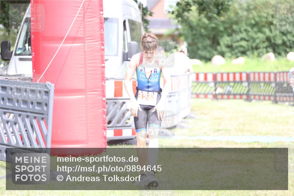 21.06.2026 - 29. Vierlanden-Triathlon Andreas Tolksdorf http://msf.ph/oto/9894645 21.06.2026 15:07:08 Ziel 1247, 1247 meine-sportfotos.de